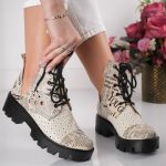 Bocanci Editorial cu imprimeu tip ziar din piele naturala - imagine 4