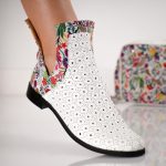 Ghete Floral Babe cu detalii perforate din piele naturala - imagine 3