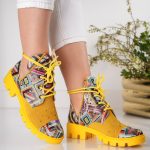 Bocanci Funky Pattern cu detalii laterale si siret din piele naturala