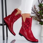 Ghete de dama din piele naturala Dolce cu detalii decupate